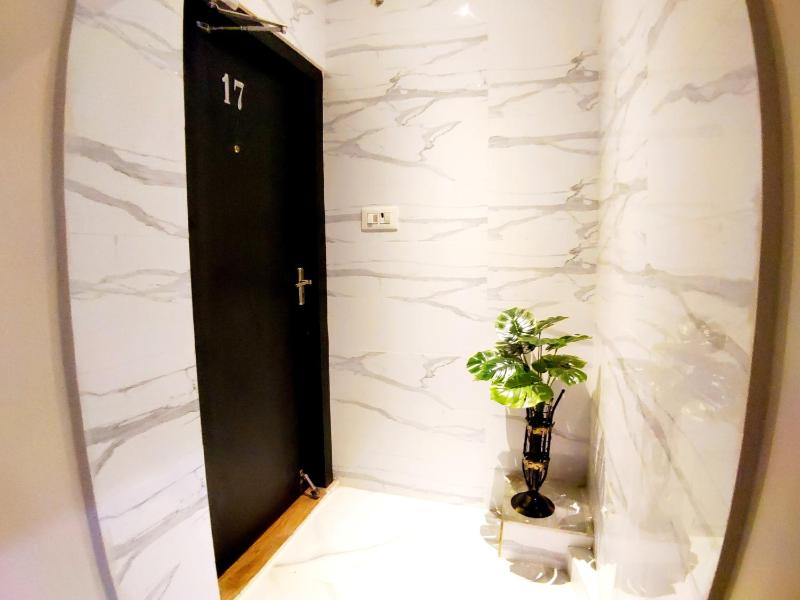 City Hotel - image 21