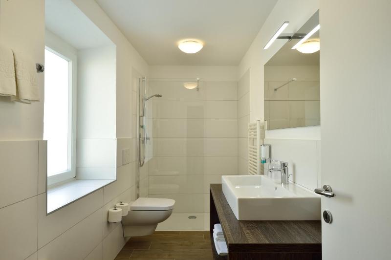 Single Room image 4