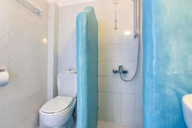 Standard Quadruple Room image 4