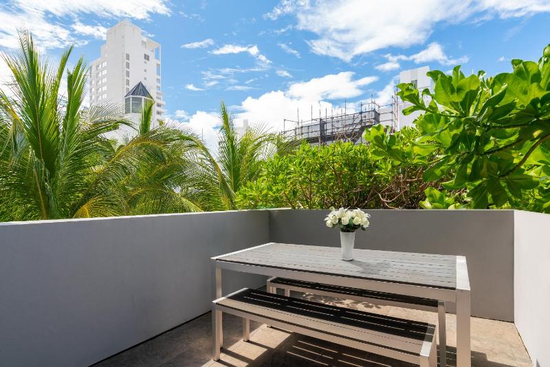 One Bedroom Suite with Terrace image 3