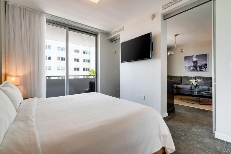 One bedroom suite with balcony  image 4