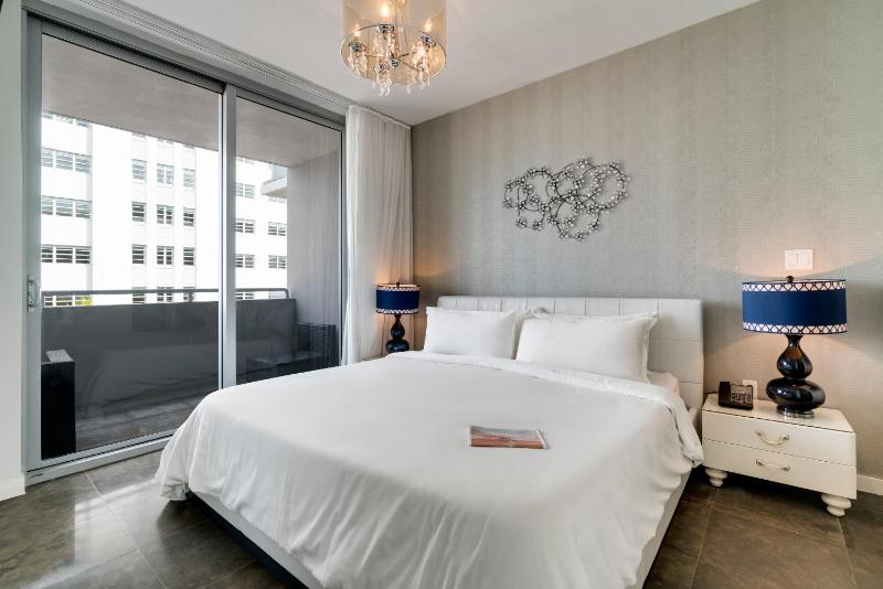 Ocean View One Bedroom Suite with Balcony image 3