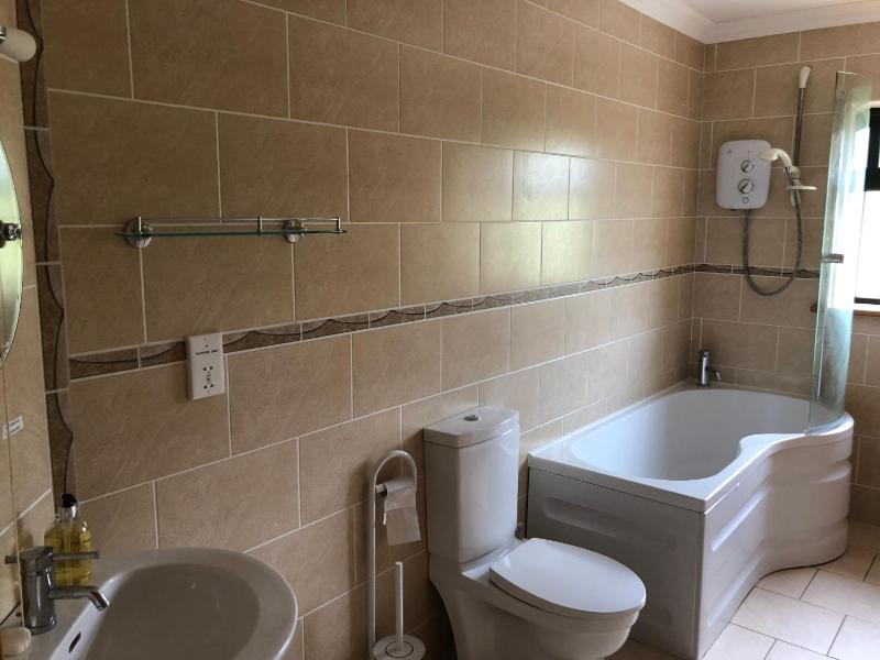 Ballyhourode House B&B - image 5