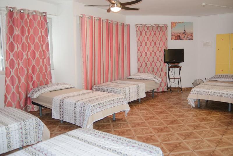 Quadruple Room with Private Bathroom image 2