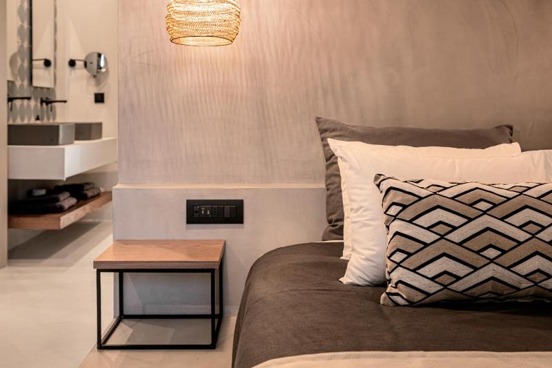 Suite with Balcony image 2