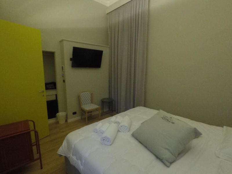 Deluxe Double Room image 3