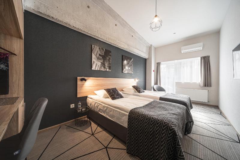 Twin Room image 3