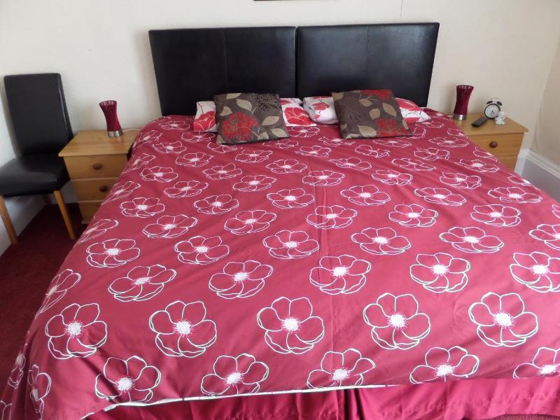 Twin Room image 3