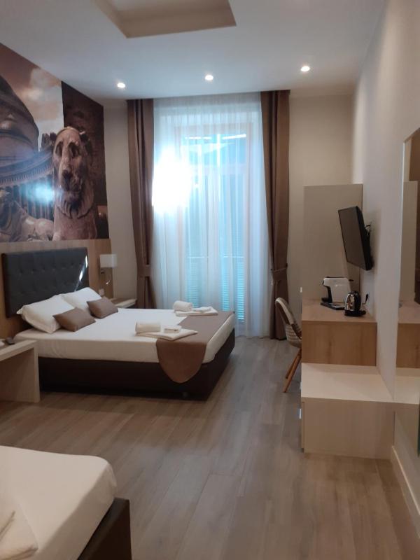 Quadruple Room with Balcony image 4