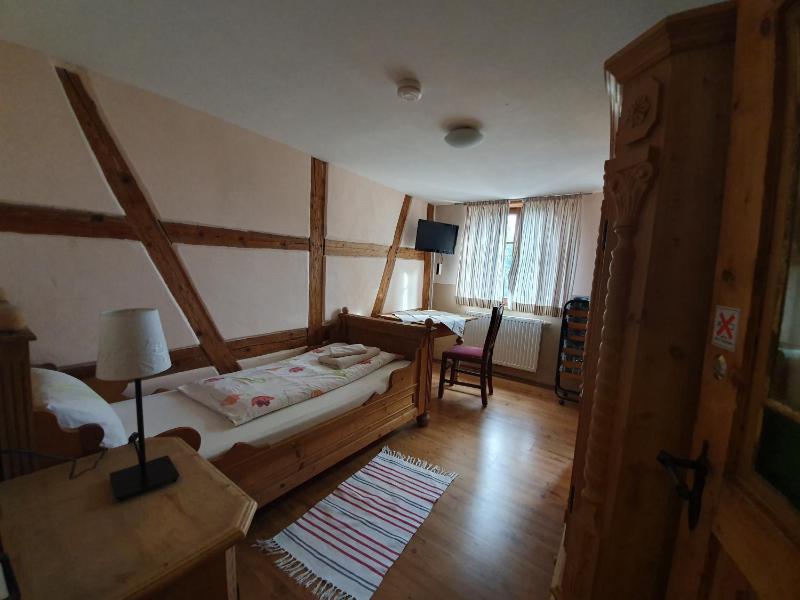Single Room with Shower image 1