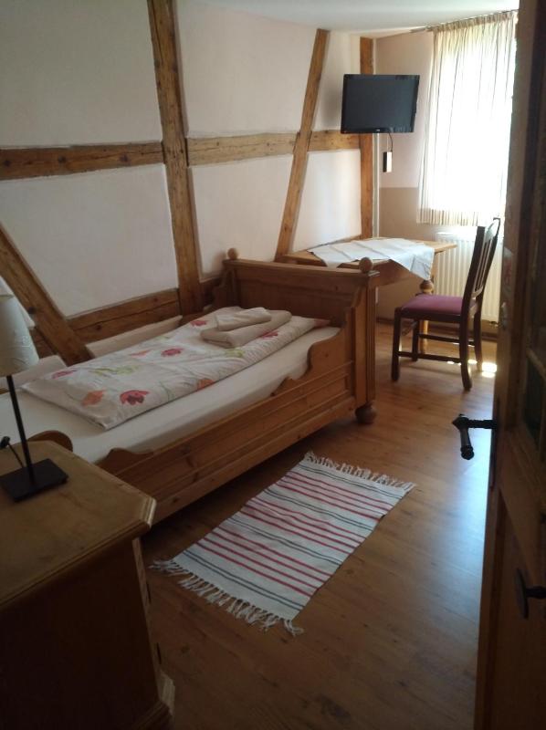 Single Room with Shower image 4