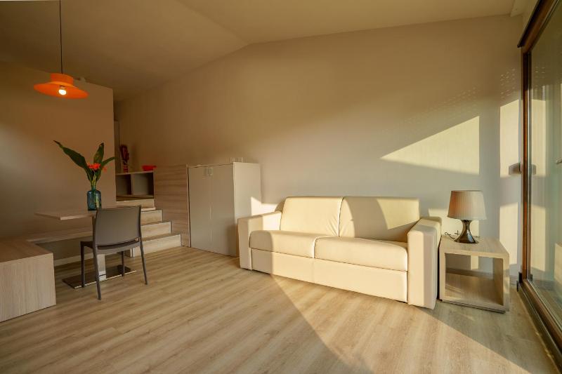 one-bedroom Apartment Comfort image 3