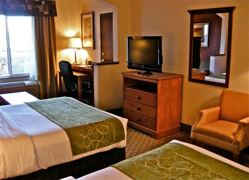 Standard Queen Suite with Two Queen Beds - Non-Smoking image 3