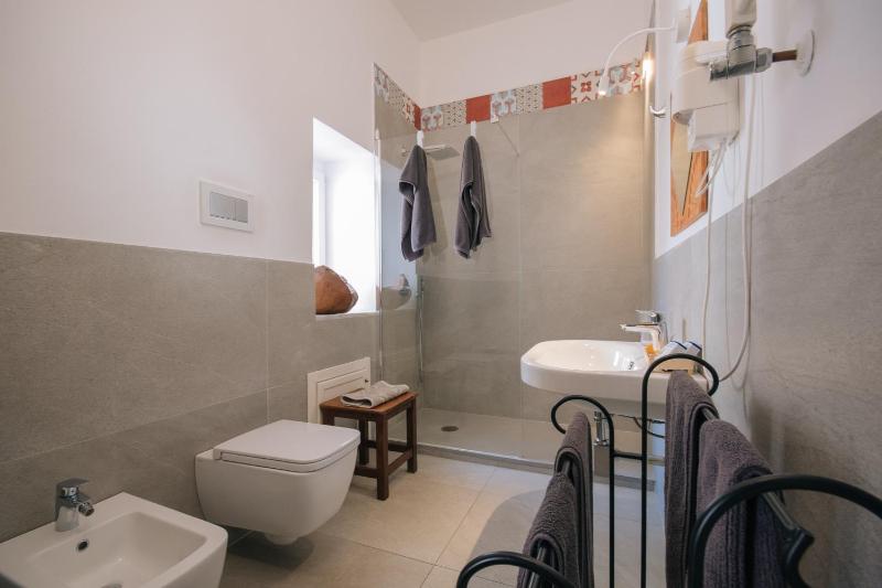 Double Room with Balcony image 2