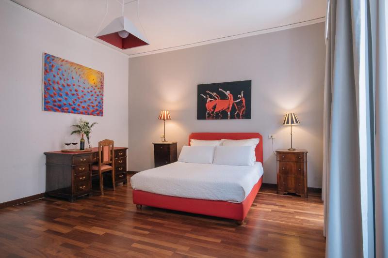 Double Room with Balcony image 3