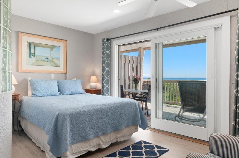 Deluxe Double Room with Sea View image 1