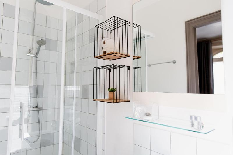 Two Connecting Double Rooms image 2