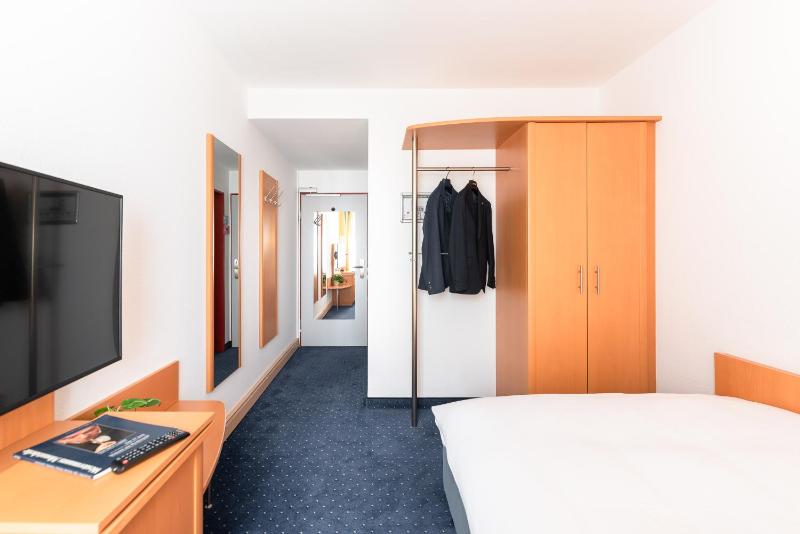 Standard Single Room image 4
