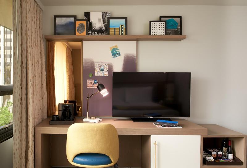 King Room with Garden View image 3