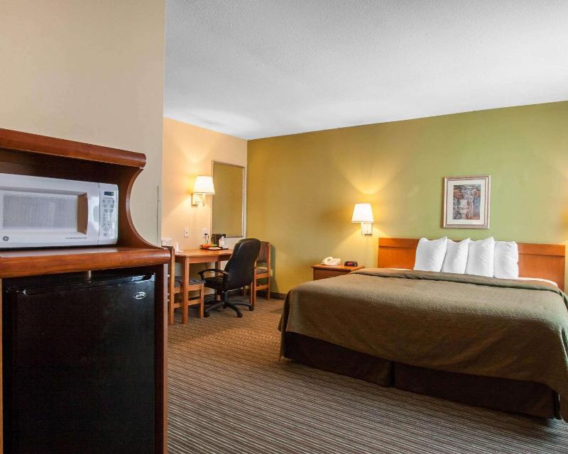 King Room - Accessible/Non-Smoking image 4