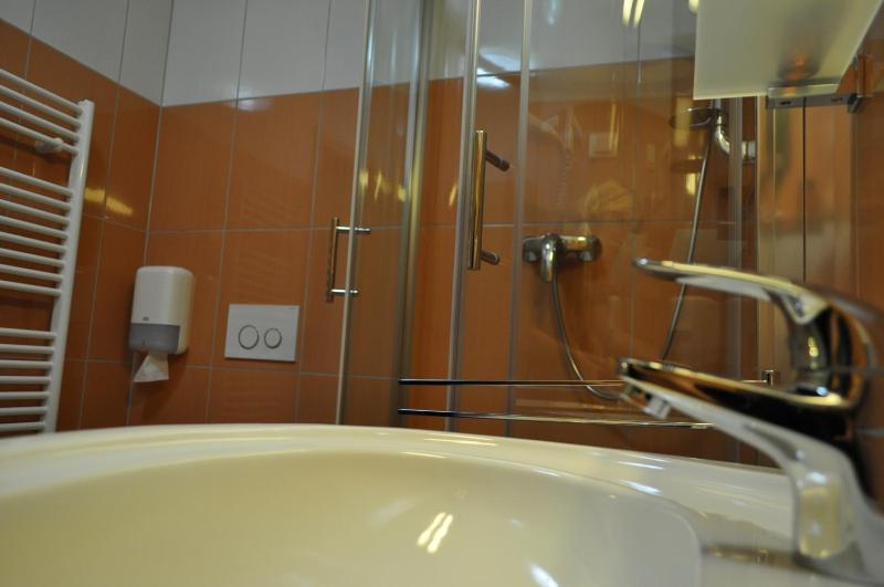 Standard Triple Room image 3