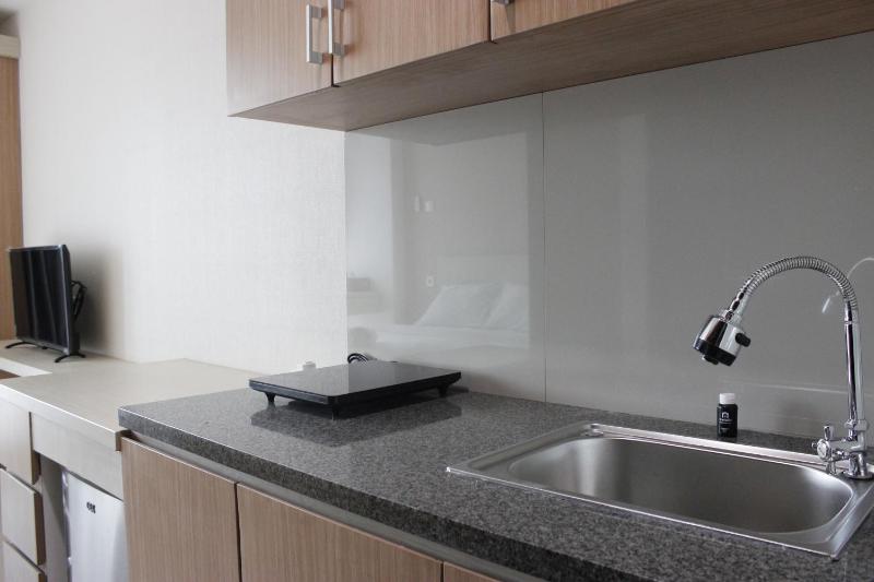 Classic Studio Room Taman Melati Apartment Jatinangor near UNPAD By Travelio - image 9