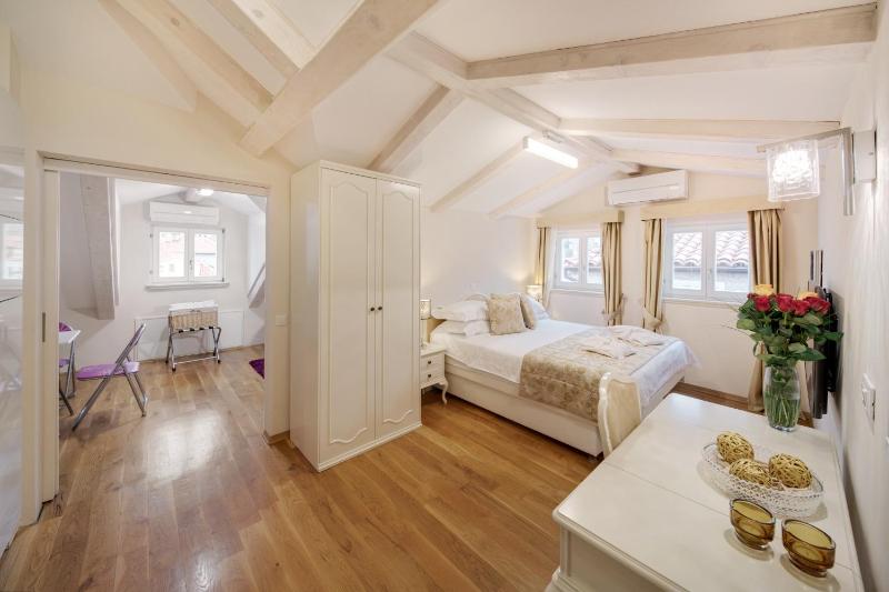 Studio Apartment - Palmoticeva Street 2 image 3