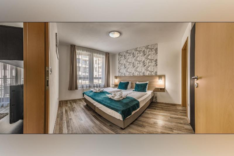 Deluxe Two-Bedroom Apartment image 2