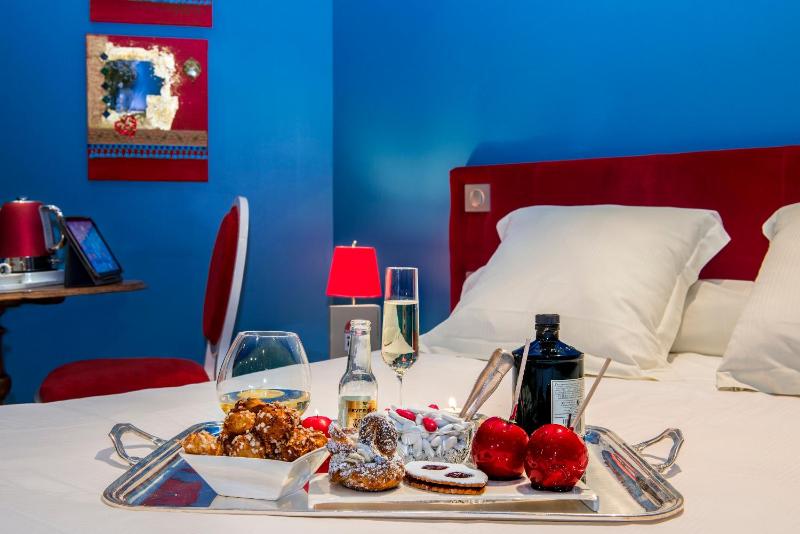 Standard Double Room image 4