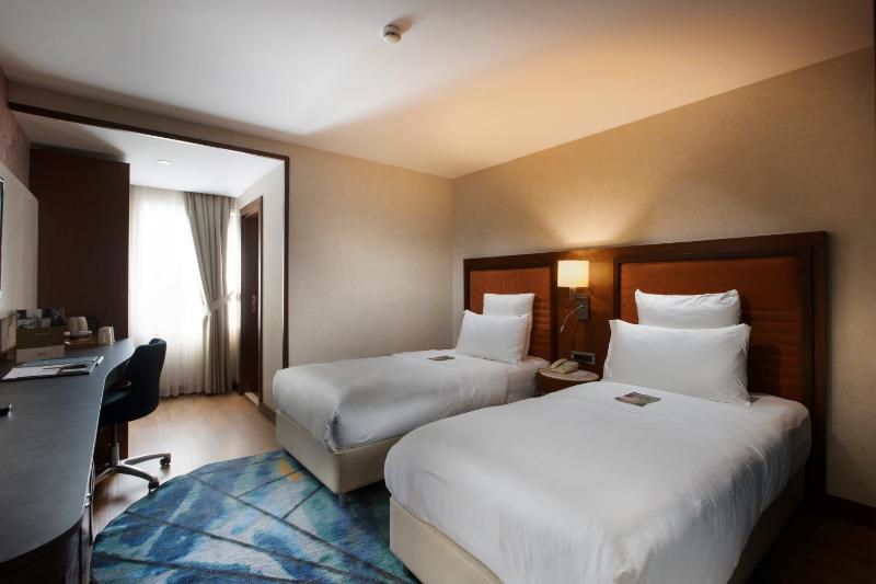 Superior Twin Room with Free Spa Access image 4