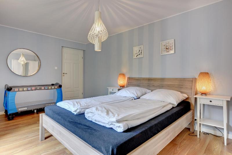 Azure Cozy Apartment by Grand Apartments - image 14