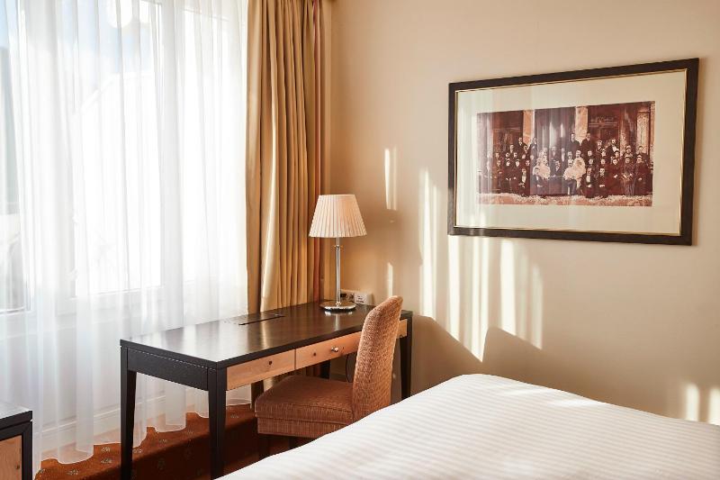 Standard Double Room image 3