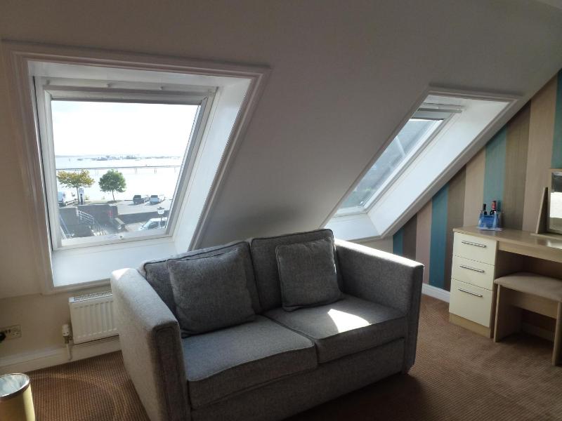 Large Executive Room image 4