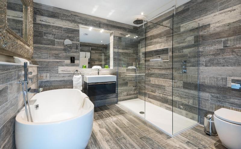 Lochside Lodge image 4