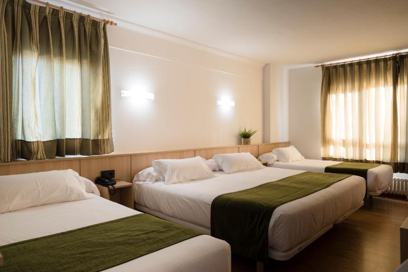 Quadruple Room image 3