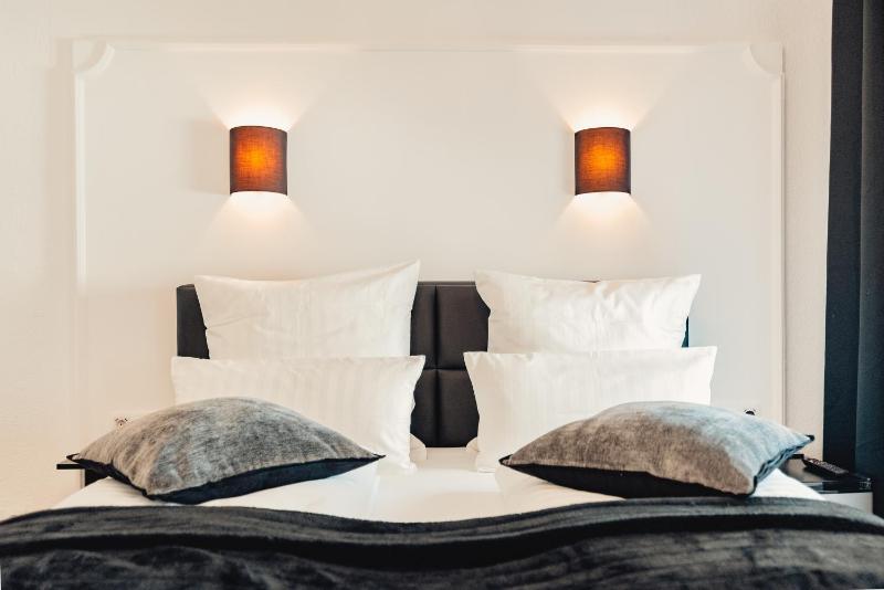 Deluxe Double Room image 3