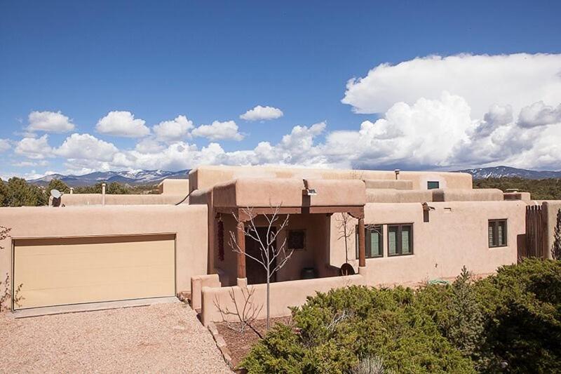 Three-Bedroom Holiday Home  image 1