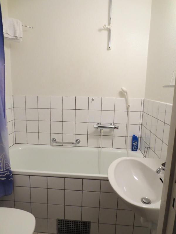 Large Twin Room image 4
