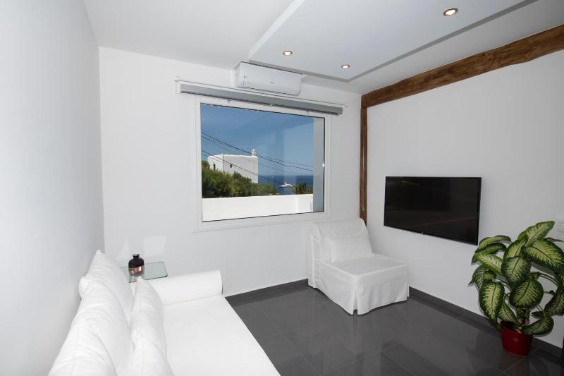 Superior Suite with Sea View and Outdoor Hottub image 3