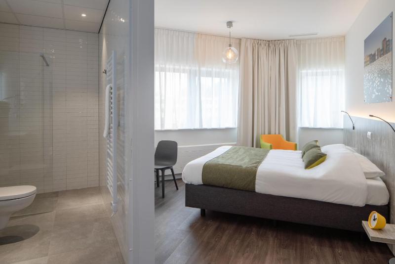 Standard Double Room image 2