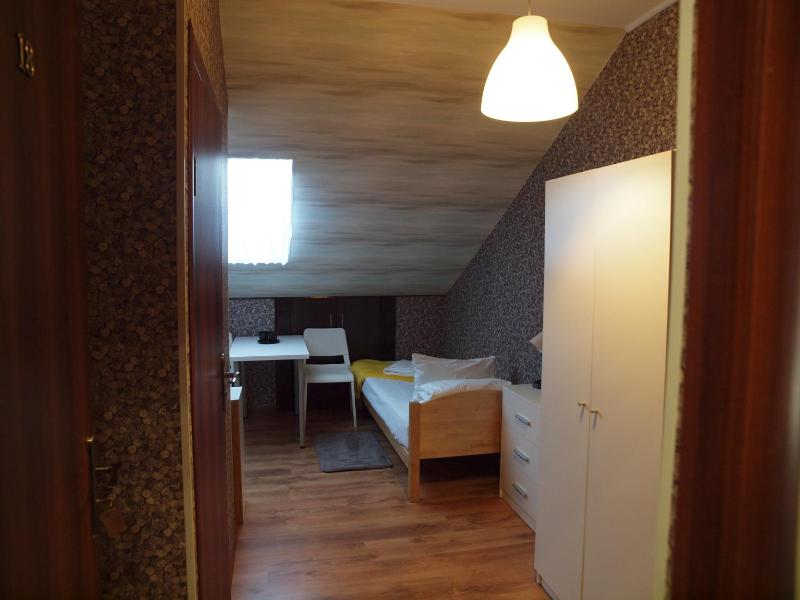 Budget Twin Room image 3