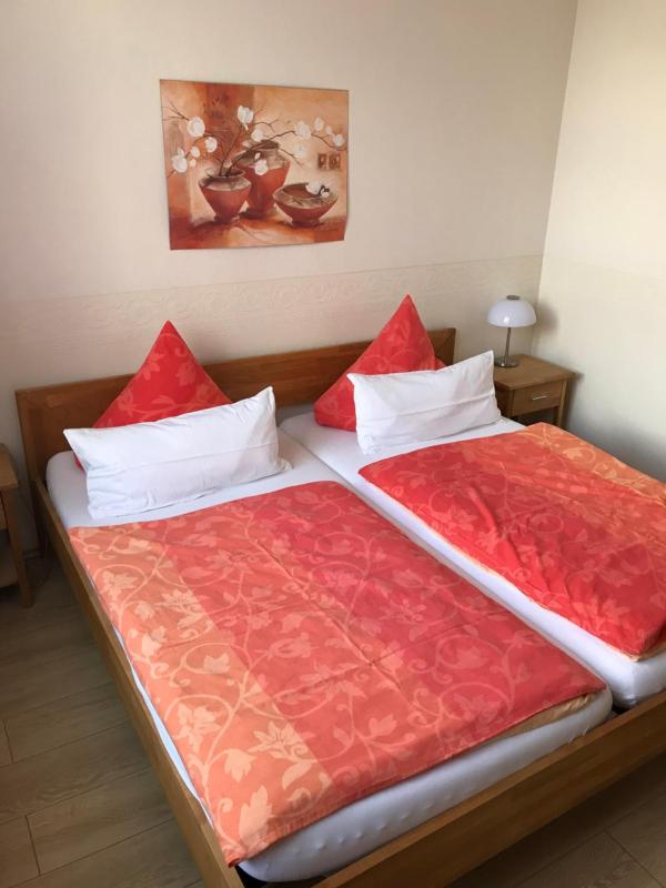 Double Room image 3