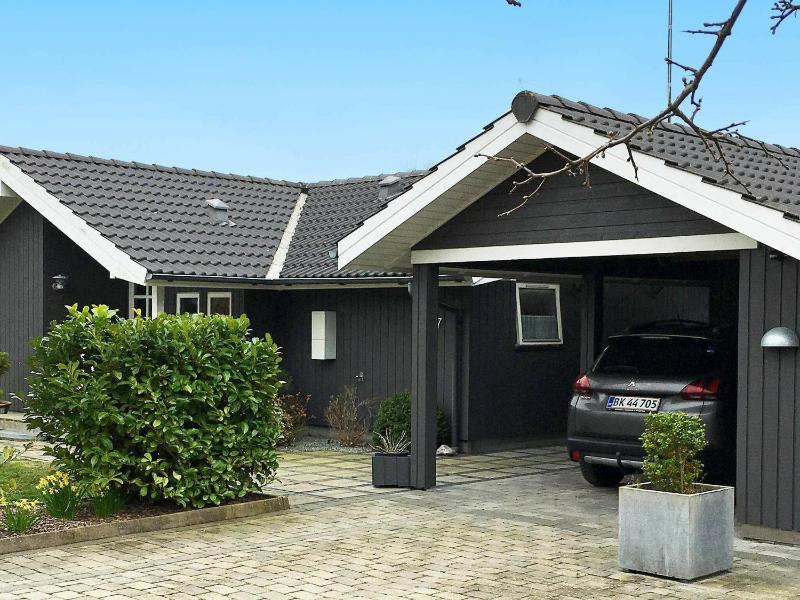 Three-Bedroom Holiday Home  image 1