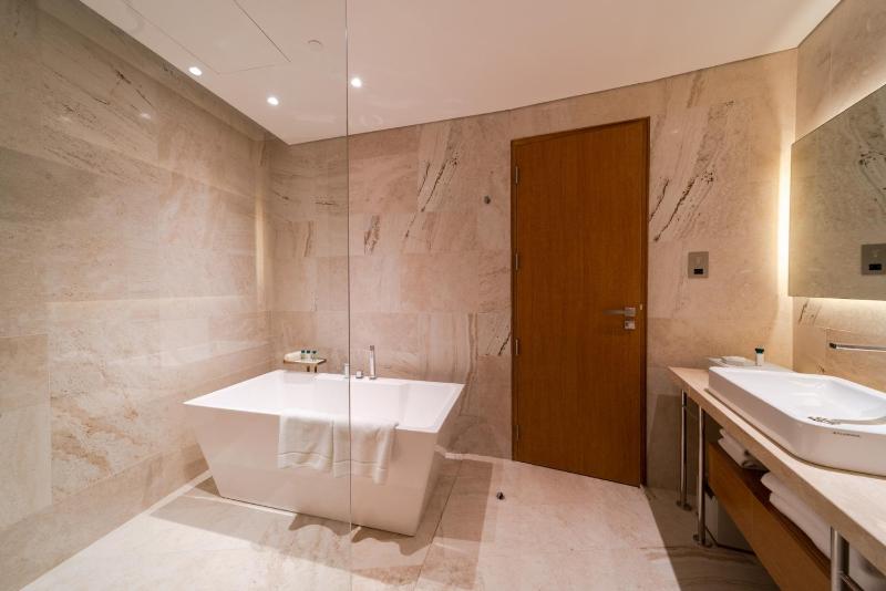 Junior Suite w/Jacuzzi image 4