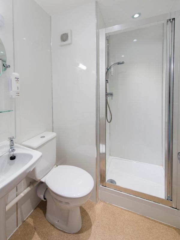 Standard Twin Room image 1