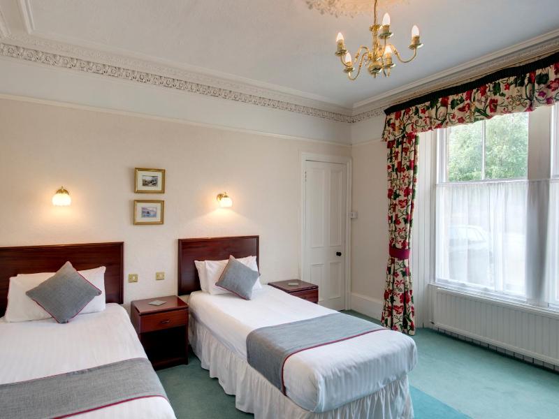 Standard Twin Room image 3