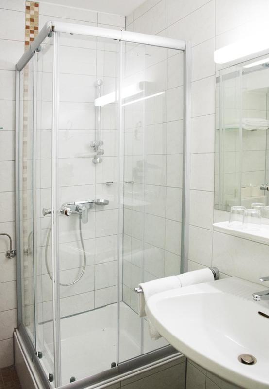 Double Room with Balcony image 3