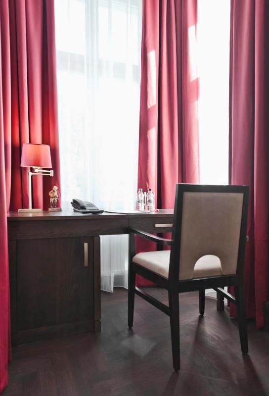 Deluxe Double or Twin Room image 4