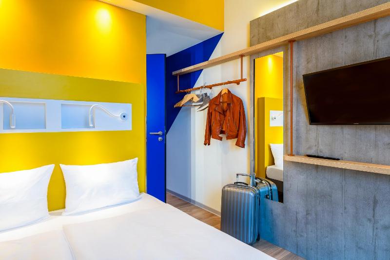 Double Room image 4