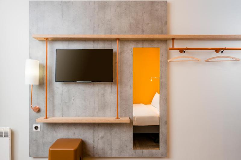 Triple Room with One Double Bed and One Bunk Bed image 4